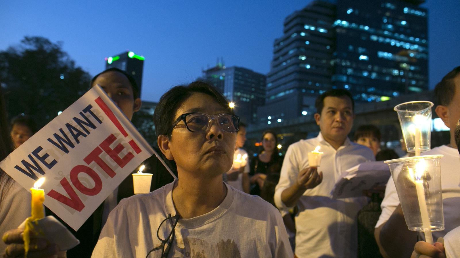 Szabad és átlátható választásokért kampányolnak a kormánypárti tüntetők Bangkokban. Fotó: Paula Bronstein/Europress/Getty Images