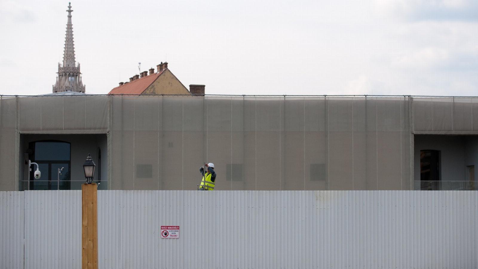 Takarásban formálódik a Karmelita kolostor FOTÓ: TÓT6H GERGŐ