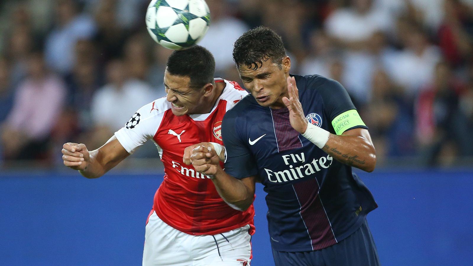 Alexis Sánchez (labdával) és Thiago Silva ezúttal Londonban feszülhet egymásnak FOTÓ: EUROPRESS/GETTY IMAGES/JEAN CATUFFE