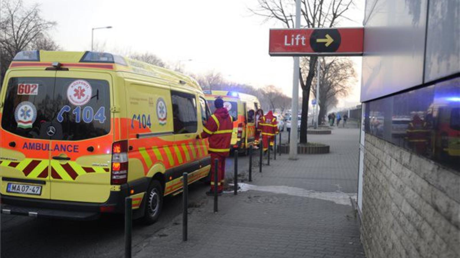 Mentők a metróbalesetnél MTI Fotó: Mihádák Zoltán