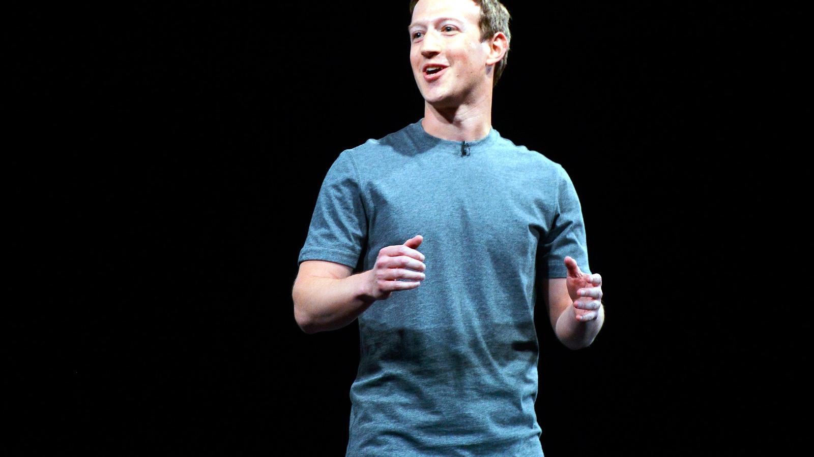 Mark Zuckerberg, a Facebook tulajdonosa november közepén ünnepélyesen hadat üzent az álhíreknek. Egyelőre nem sok sikerrel
FOTÓ: