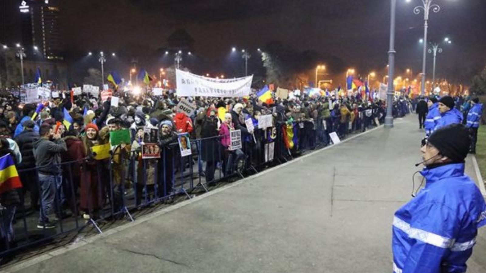 Tüntetők Bukarestben  MTI Fotó: Baranyi Ildikó