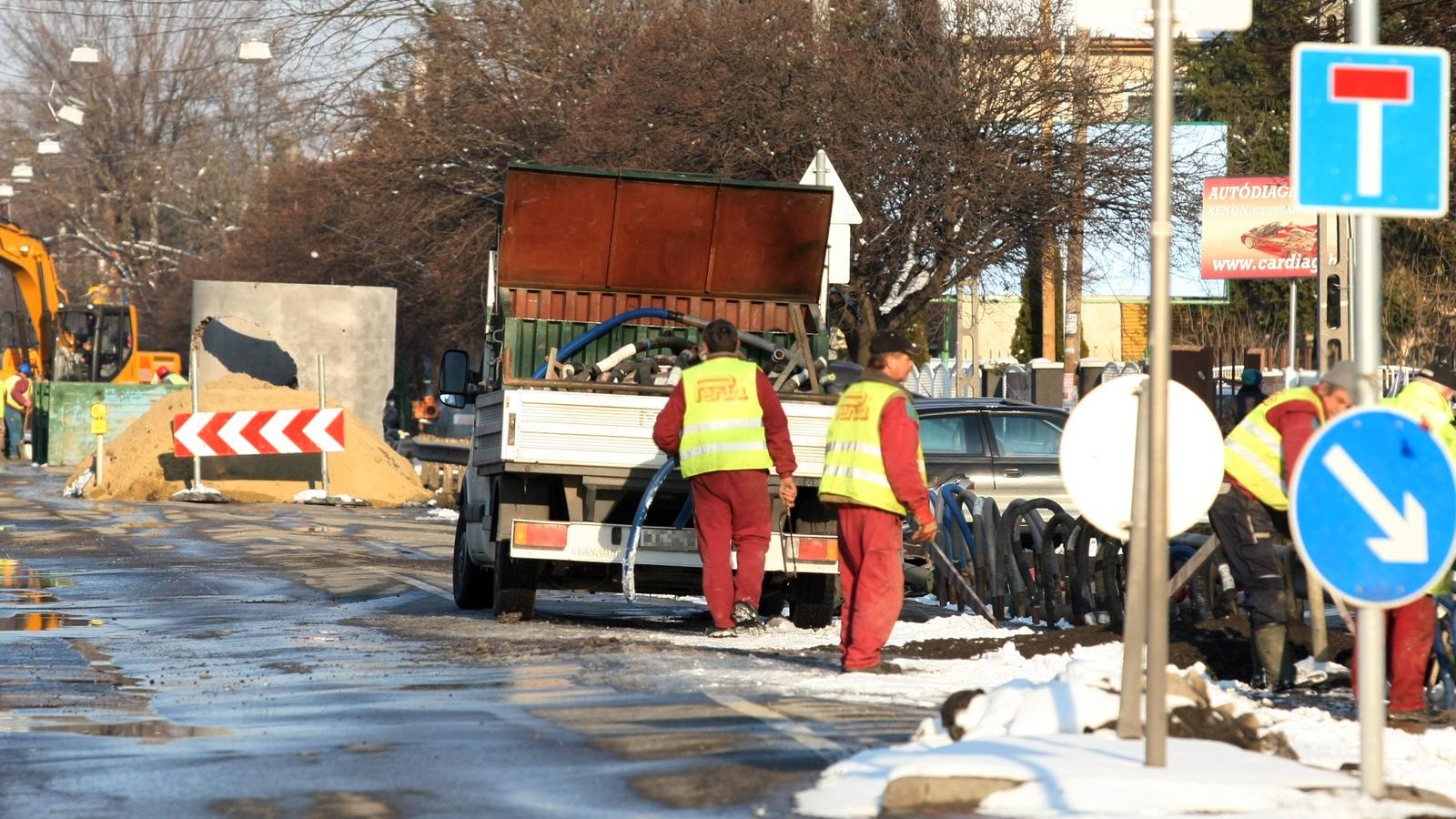 Belterületi utakra megy a rokkantak pénze FOTÓ: SZALMÁS PÉTER