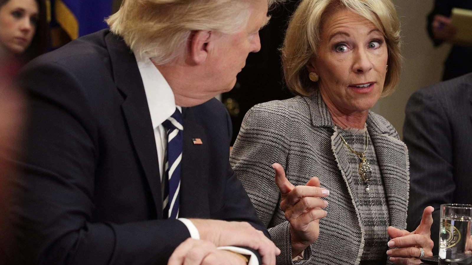 Donald Trump és Betsy DeVos FOTÓK: GETTY IMAGES