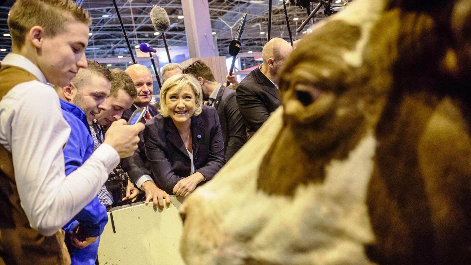 Marine Le Pen a párizsi mezőgazdasági kiállításon is kampányolt FOTÓ: EUROPRESS/GETTY IMAGES/AURELIEN MORISSARD