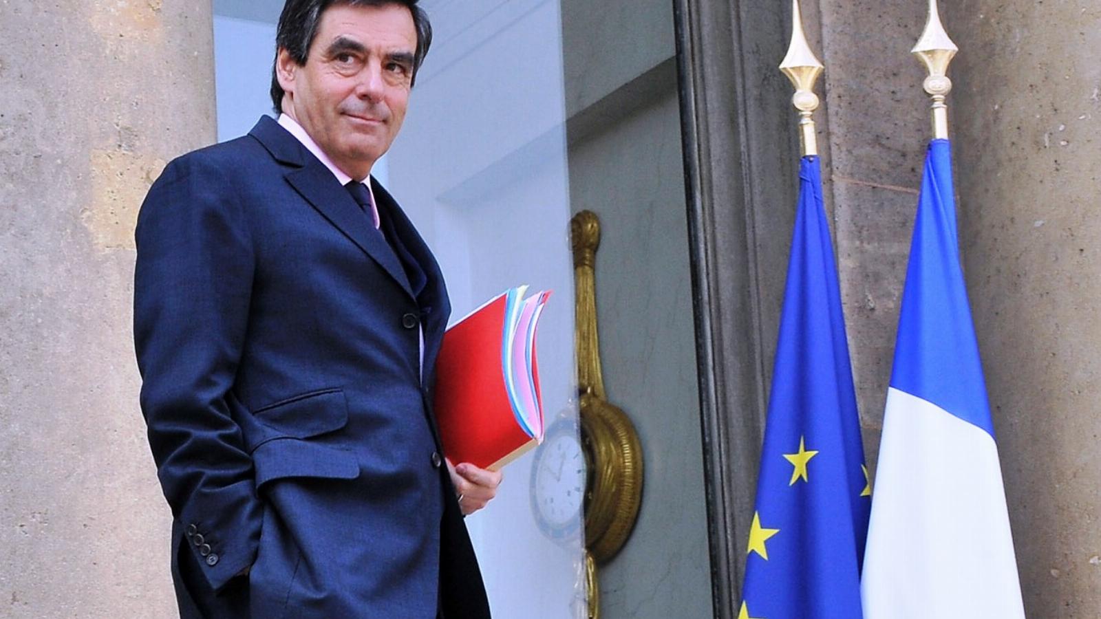 Francois Fillon ellen ezúttal gyanús ruhaadományok miatt indult eljárás FOTÓ: EUROPRESS/GETTY IMAGES/PASCAL LE SEGRETAIN