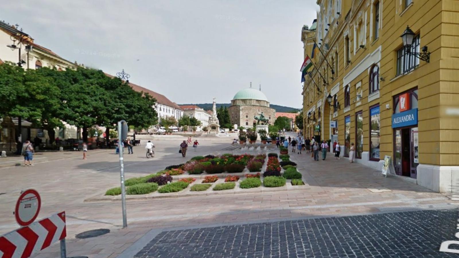 Pécs, Széchenyi tér - Forrás: Google Street View