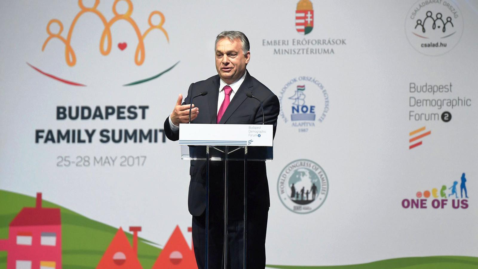 Orbán Viktor miniszterelnök beszédet mond a Családok budapesti világtalálkozójának első napján megrendezett demográfiai fórumon 