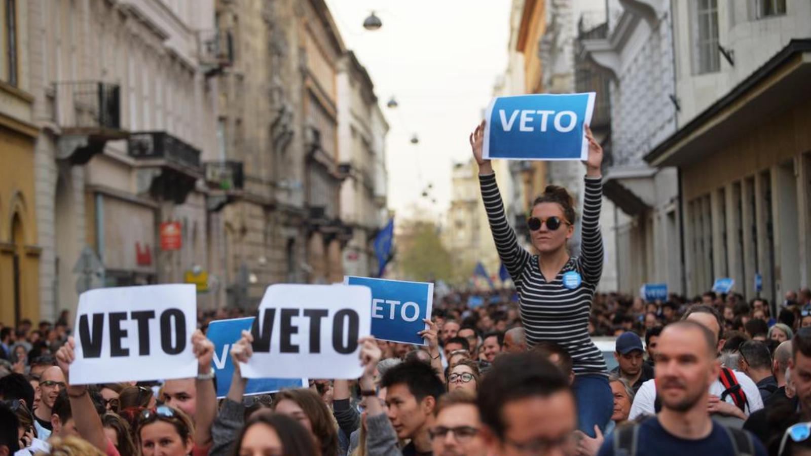 Tüntetés a lex CEU és a civiltörvény ellen Budapesten - Népszava fotó