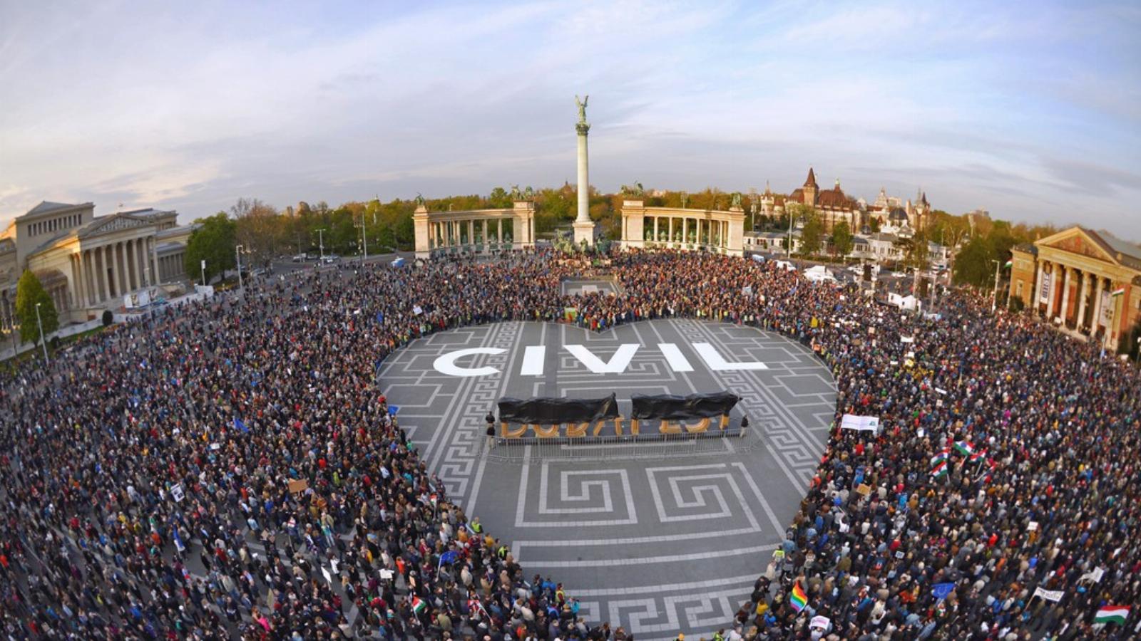 A Hősök vétója elnevezésű áprilisi tüntetés a civiltörvény ellen, a Hősök terén FOTÓ: Tóth Gergő