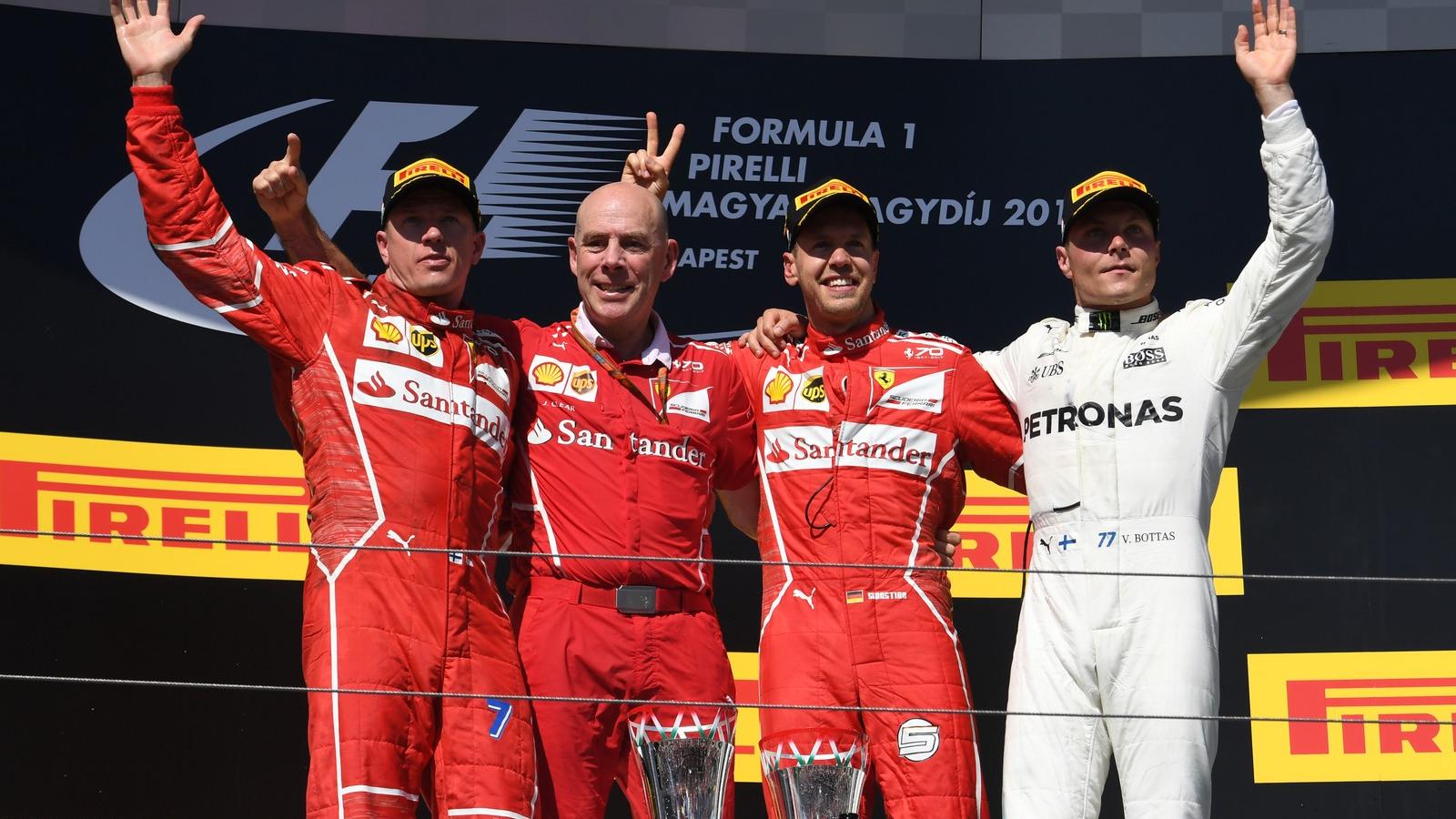 Balról jobbra: Kimi Raikkonen, a Ferrari mérnöke Jock Clear, Sebastian Vettel és Valtteri Bottas a Hungaroringen. FOTÓ: ATTILA K