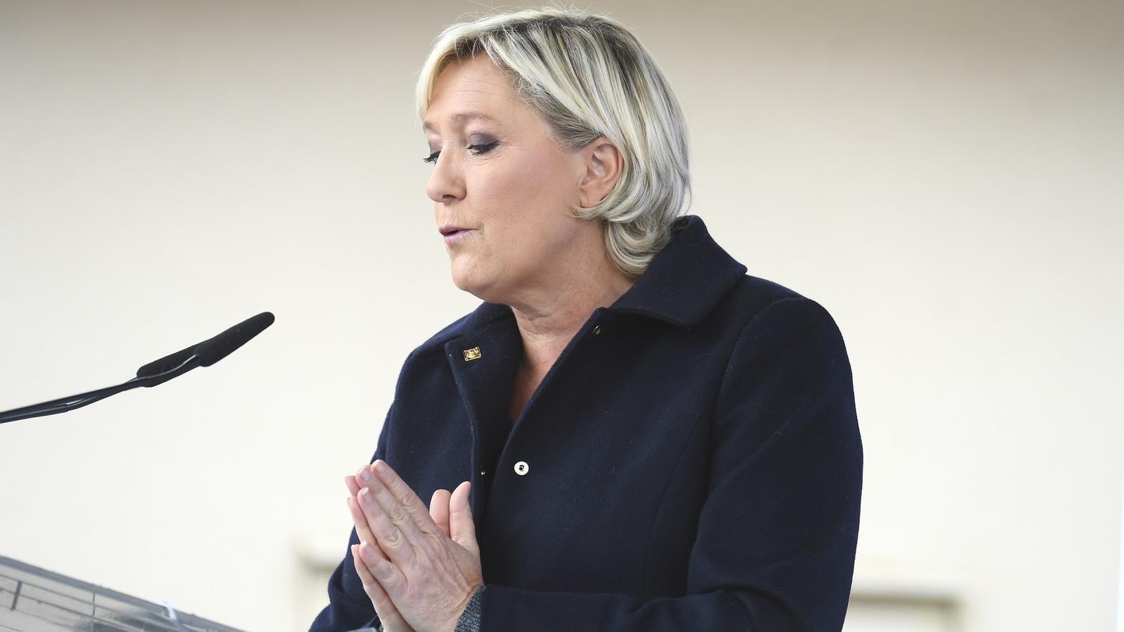 Marine Le Penen talán csak a fohász segíthet FOTÓ: AFP/FRANCOIS PAULETTO/CITIZENSIDE