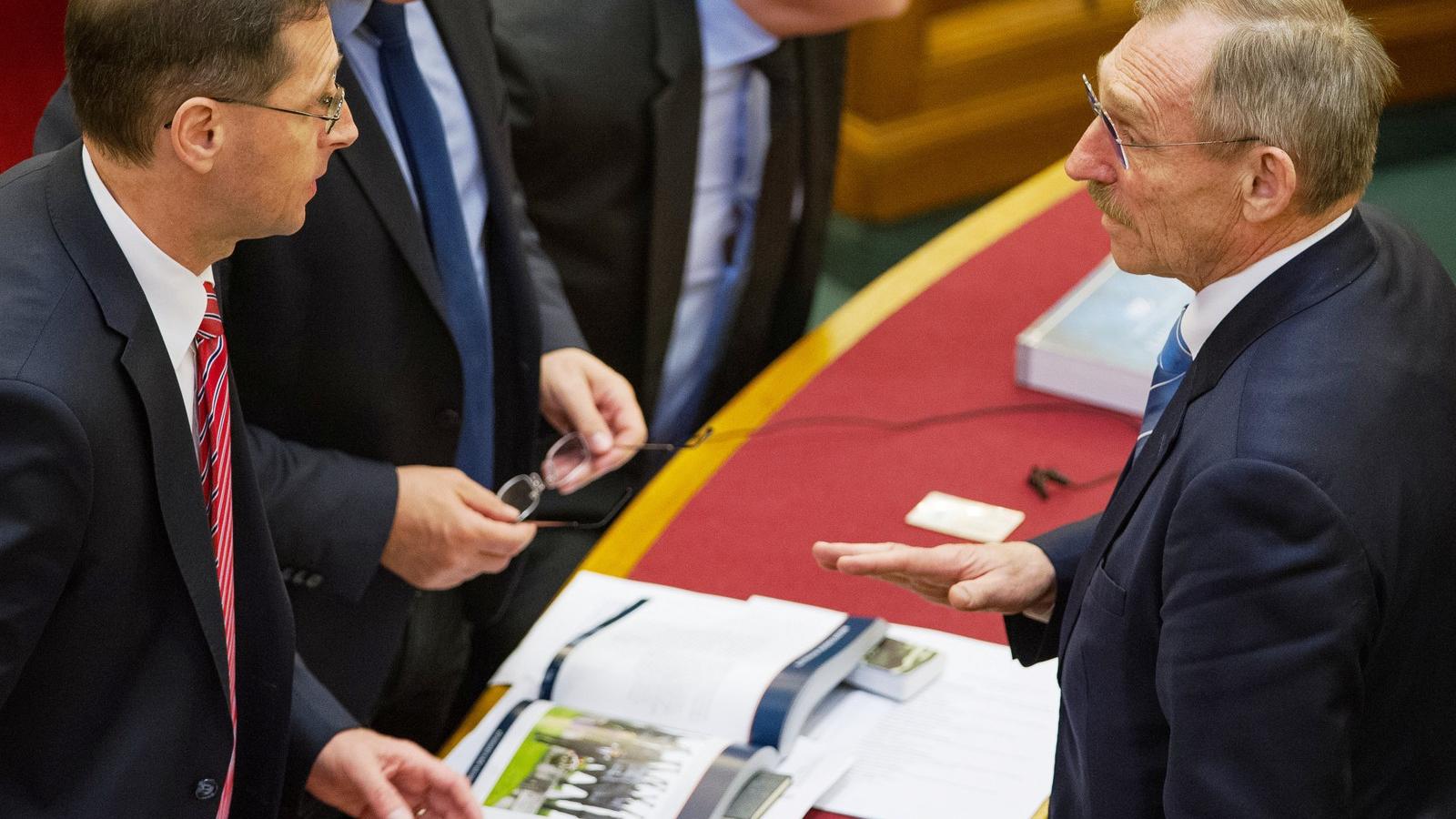 Varga Mihály nemzetgazdasági miniszter és Pintér Sándor belügyminiszter az Országgyűlésben FOTÓ: Molnár Ádám