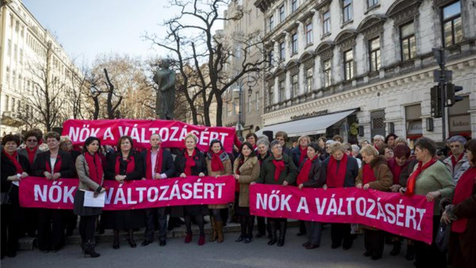 Az MSZP Nőtagozatának demonstrációja. FOTÓ: MTI: Mohai Balázs