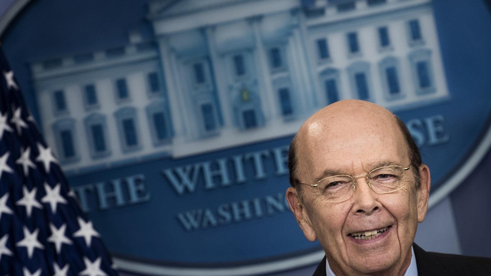 Wilbur Ross amerikai kereskedelmi miniszter - Üzleti kapcsolatban áll a Vladimir Putyin belső köréhez kapcsolódó hajózási céggel