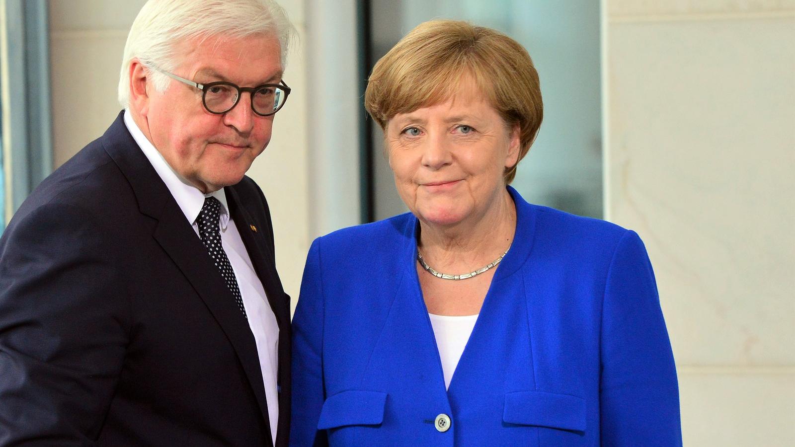 ÚJRATERVEZÉS - Angela Merkel volt külügyminiszterével, Steinmeier elnökkel közösen győzködi a szociáldemokratákat FOTÓ: AFP/MAUR