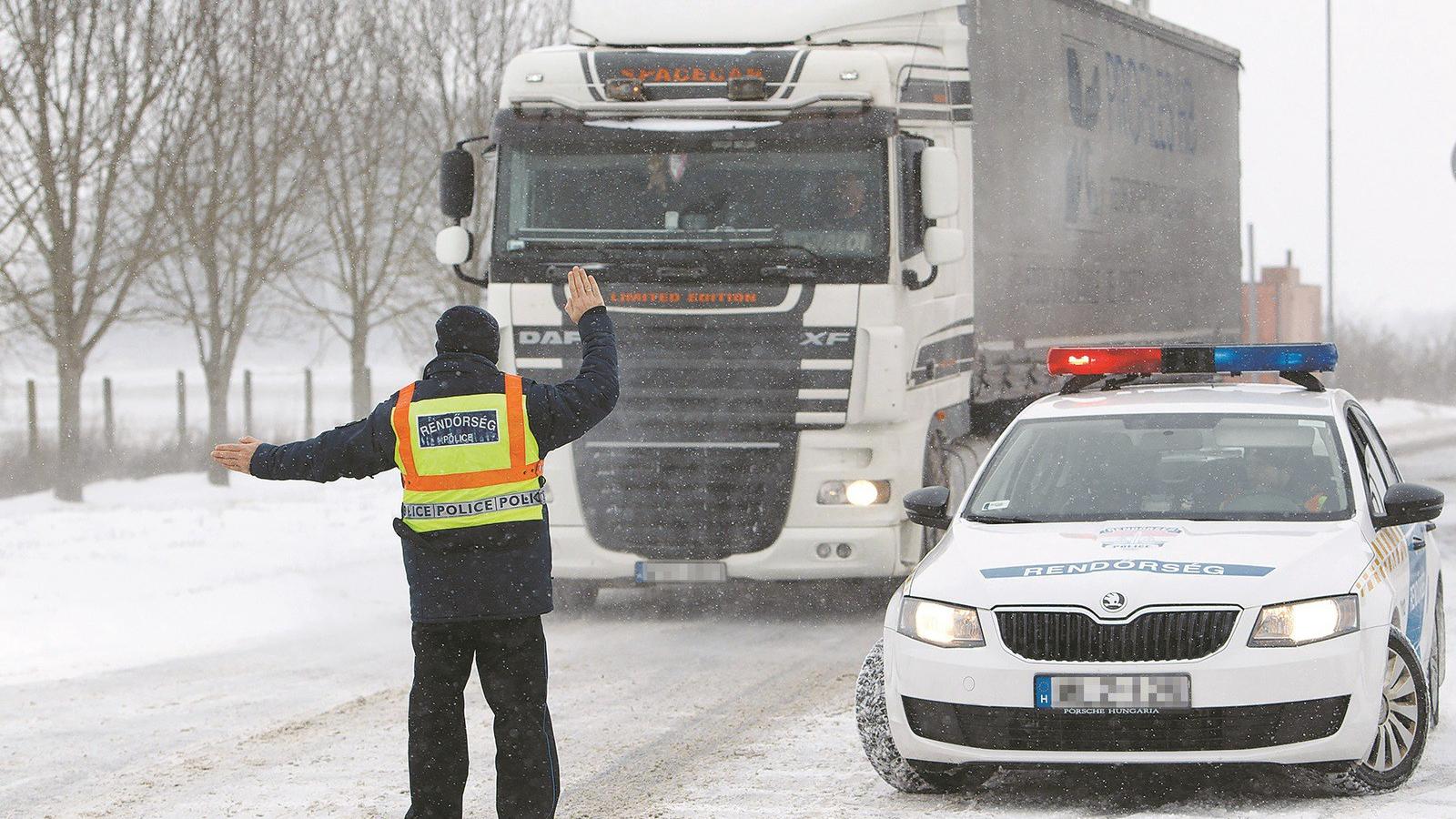 Kedden kora délután feloldották a horvát–magyar határon a kamionstopot Fotó: MTI/Varga György