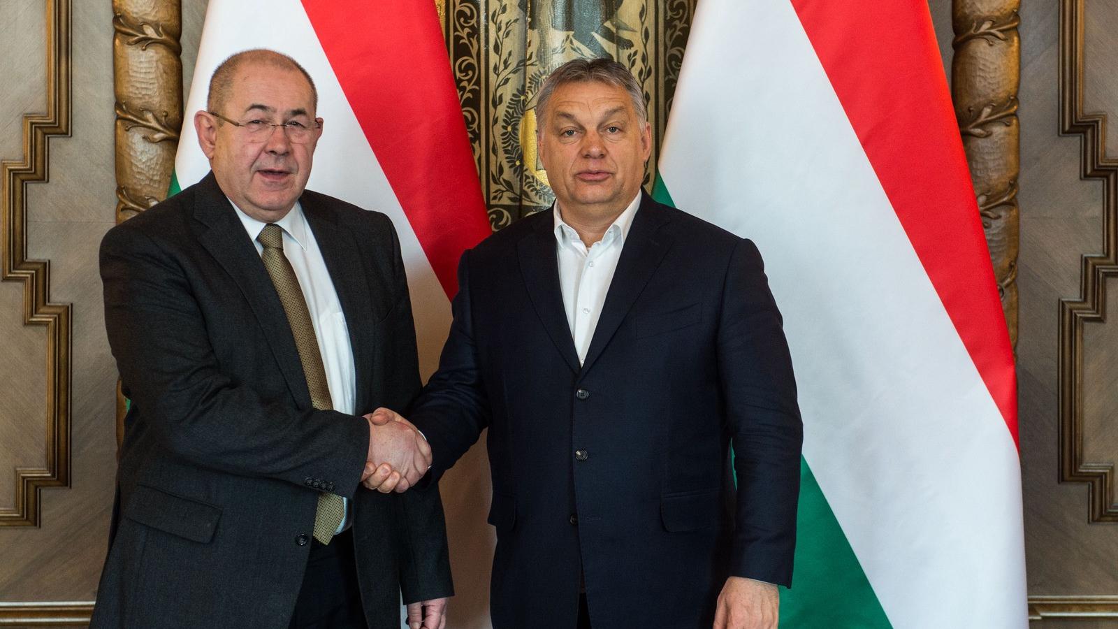 Orbán Viktor miniszterelnök és Pásztor István, a Vajdasági Magyar Szövetség (VMSZ) elnöke az Országházban. Fotó: Botár Gergely/k