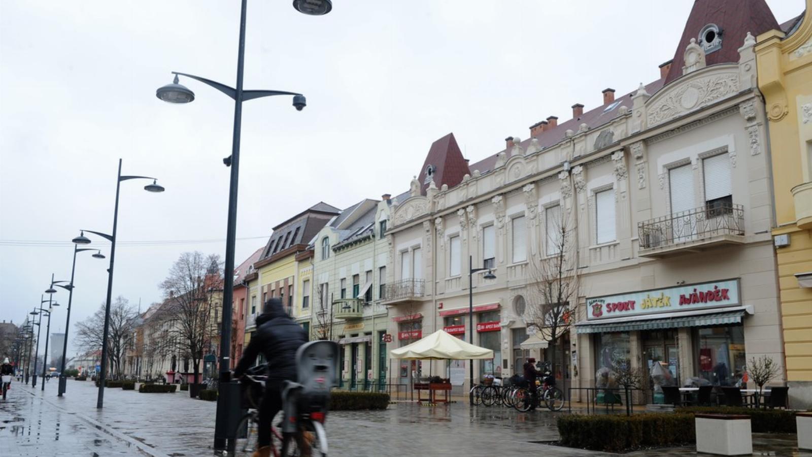 "Tiborcz-lámpák" Hódmezővásárhelyen. Fotó: Molnár Ádám