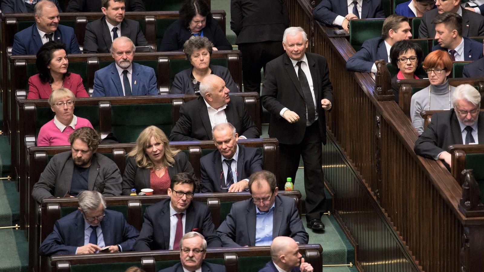 A Szejm, azaz a lengyel parlament alsóháza, középen Jaroslaw Kaczynski. Fotó: Mateusz Wlodarczyk / NurPhoto