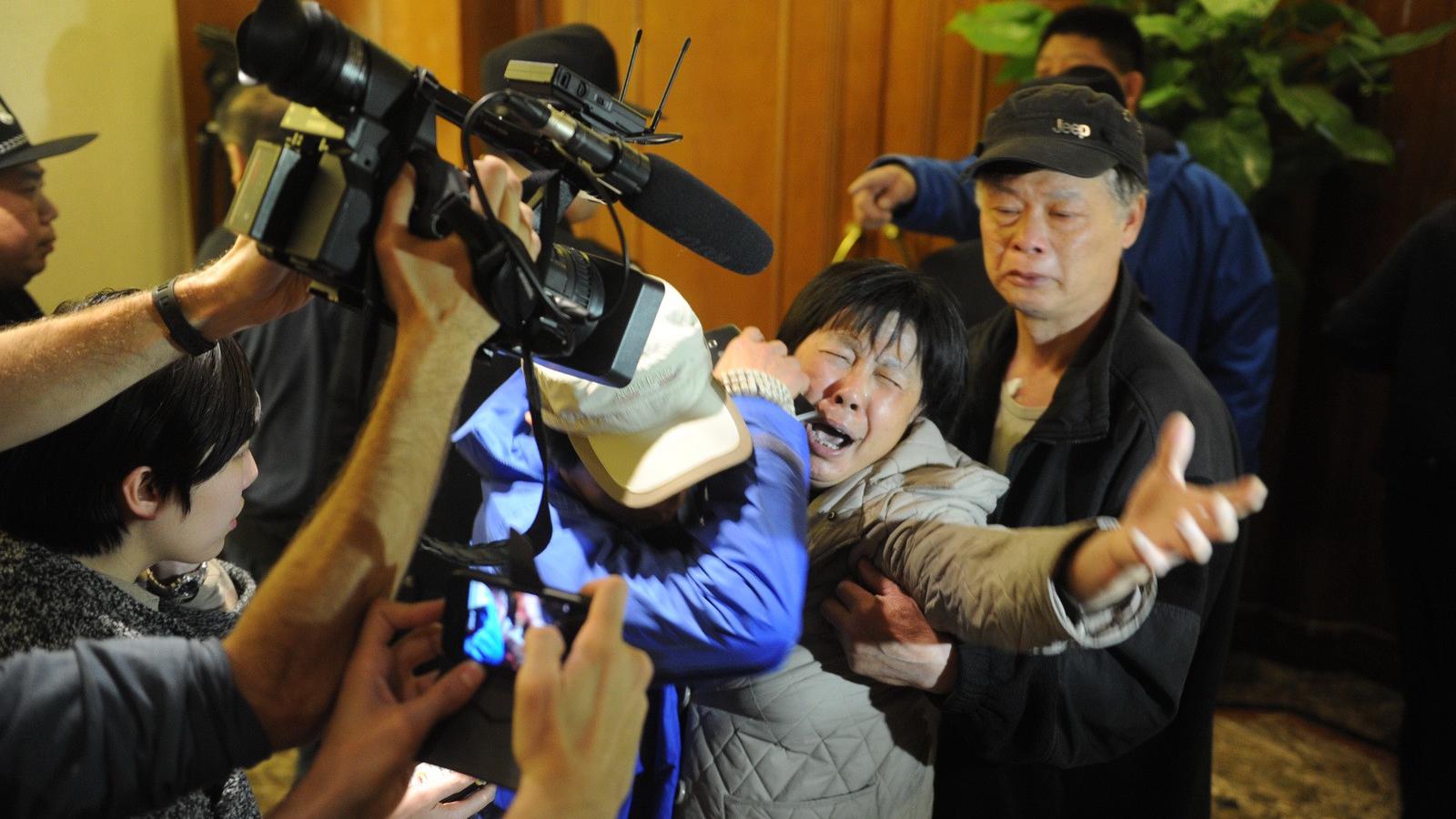 A hozzátartozók kétségbeesve fogadták a hírt. Fotó: ChinaFotoPress/Getty Images