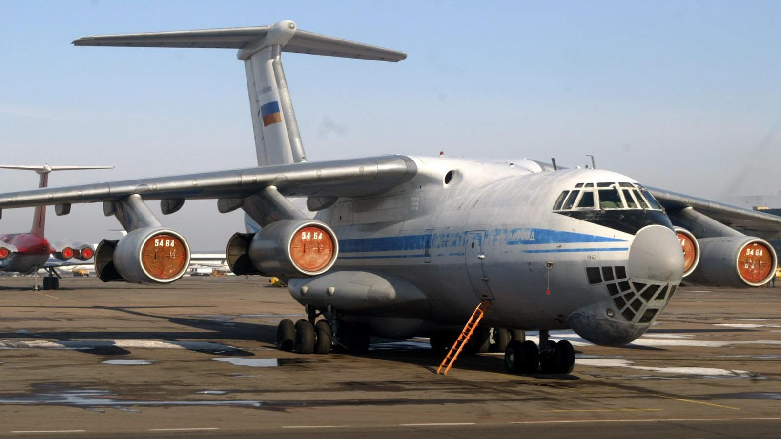 Illusztráció - Egy orosz Ilyushin 76 (IL-76) repülőgép látható egy moszkvai repülőtéren - AFP fotó