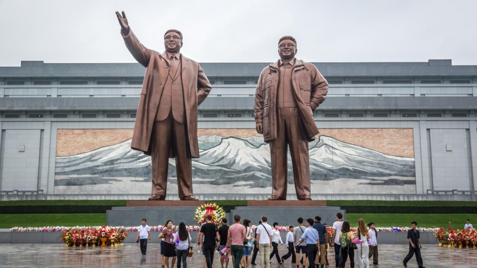 Kim Ir Szen emlékmű Észak-Korea fővárosában. FOTÓ: Shutterstock