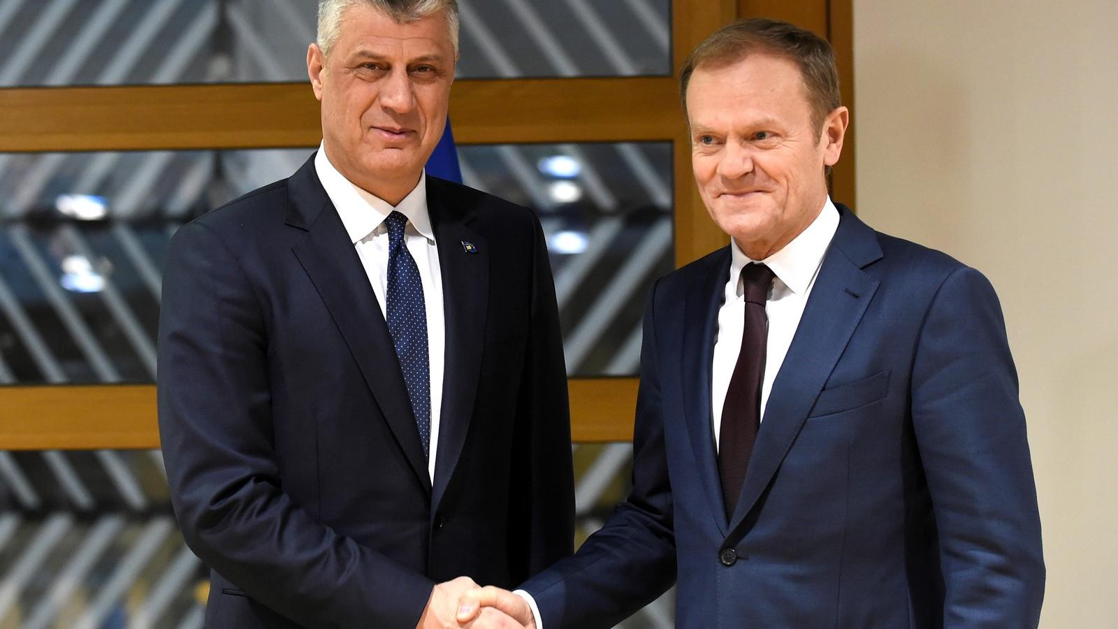 Hashim Thaci (balra) és Donald Tusk (jobbra) egy korábbi találkozásuk alkalmával. Fotó: JOHN THYS / AFP