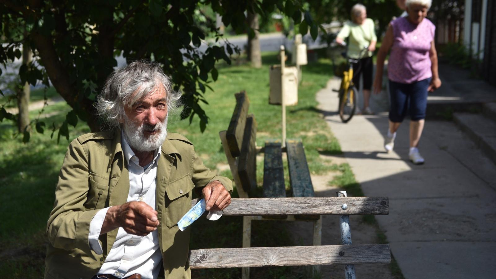 Ács Gábor nem tagadta, hogy nem örül a gondozottak  odaköltöztetésének.
Szerinte nehezebb leszel adni a házakat - FOTÓK: HORNYÁ