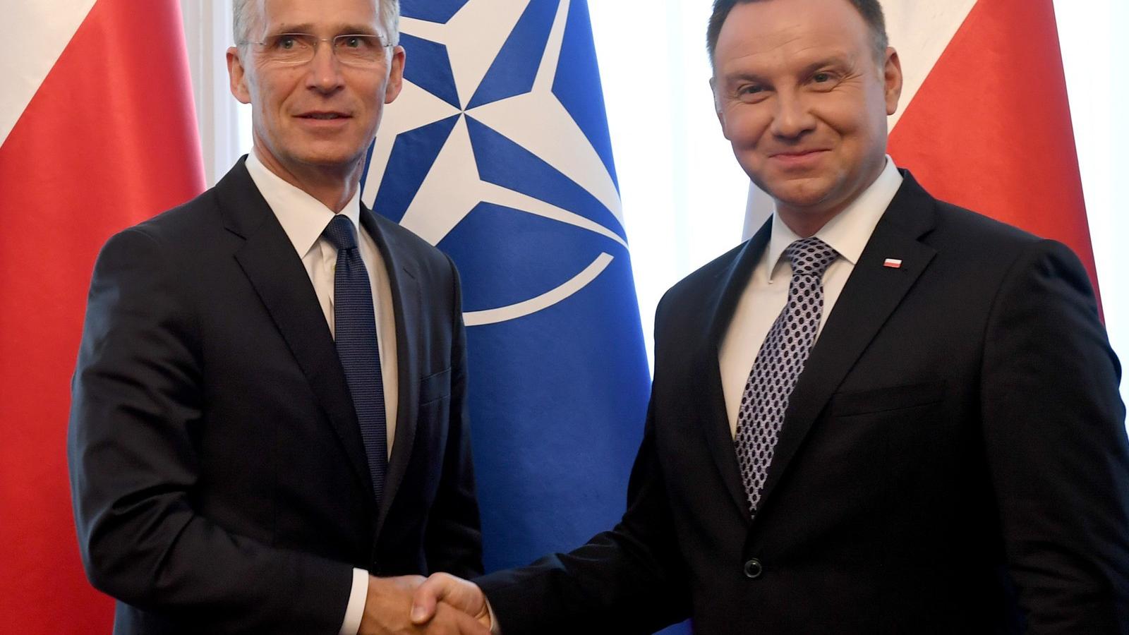 Jens Stoltenberg NATO-főtitkár (balra) és Andrzej Duda lengyel államfő találkozása Varsóban, 2018. május 28-án. Fotó: JANEK SKAR