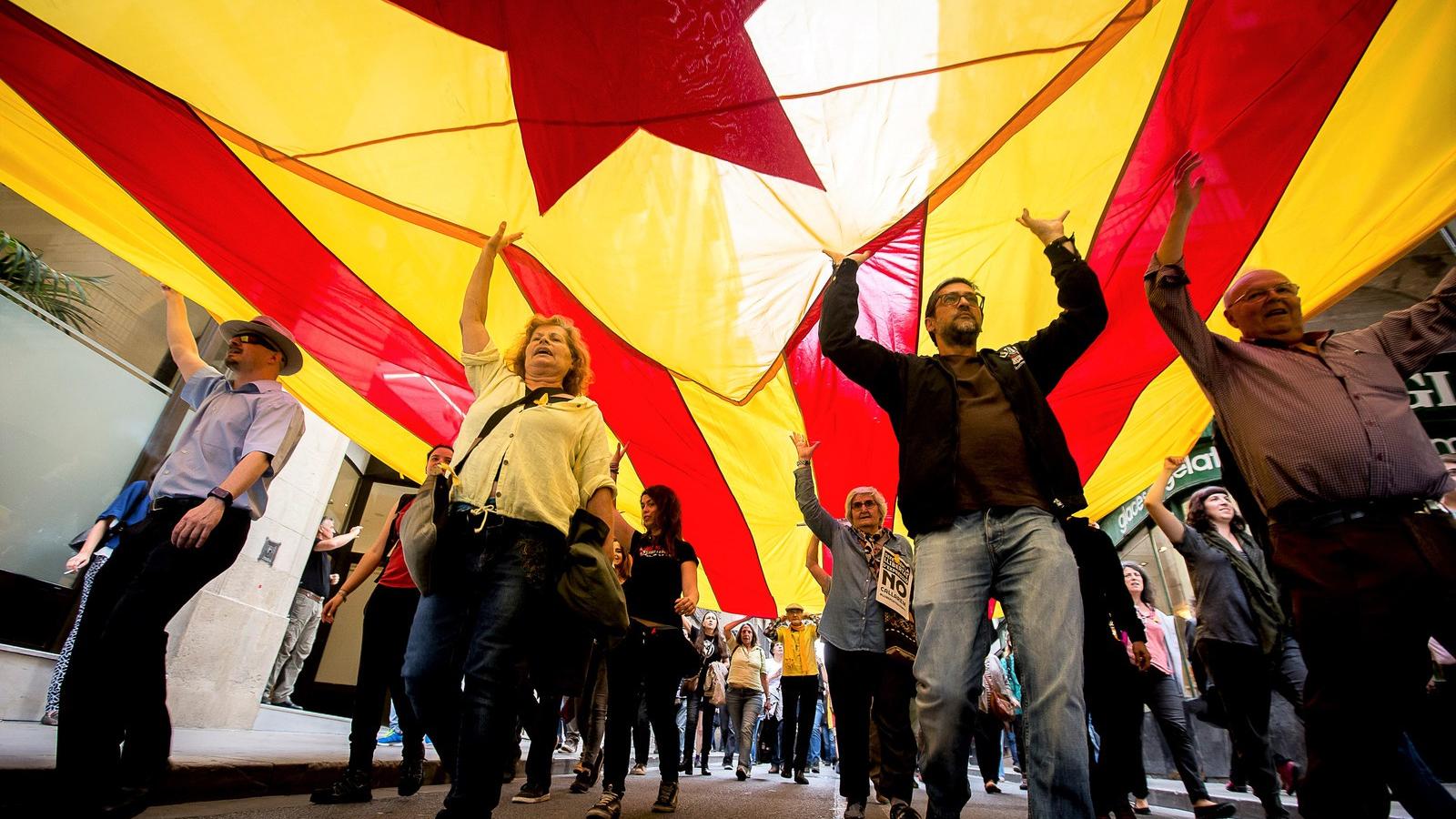 Barcelonában tömegek demonstráltak az elítélt Valtonyc mellett Fotó: Miquel Llop/NurPhoto