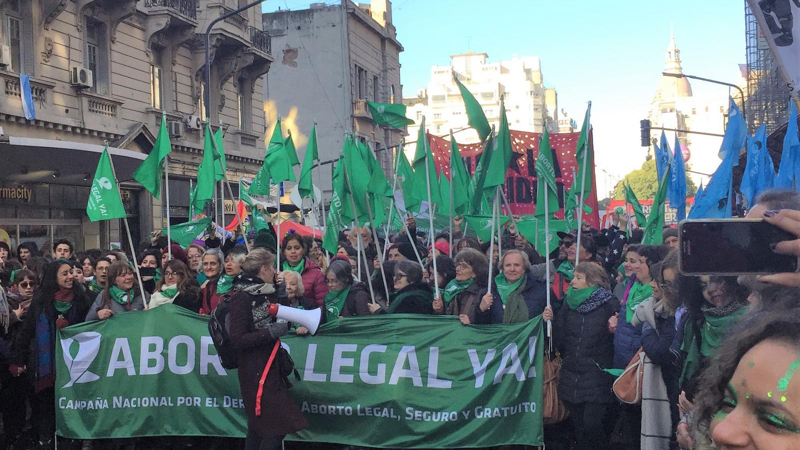 ZÖLDÚT - Az abortusz legalizálásának a hívei bizakodnak, hogy a szenátus is igent mond FOTÓ: AFP/CECILIA GONZÁLEZ