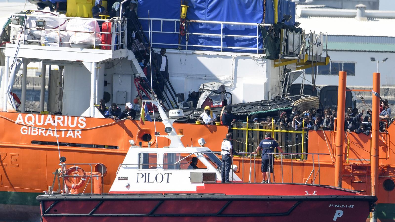 A HAJÓ ÁLL - Valencia kikötőjében már nincs menekült az Aquariuson – és ez mindenkinek hasznos FOTÓ: AFP/JOSE JORDAN