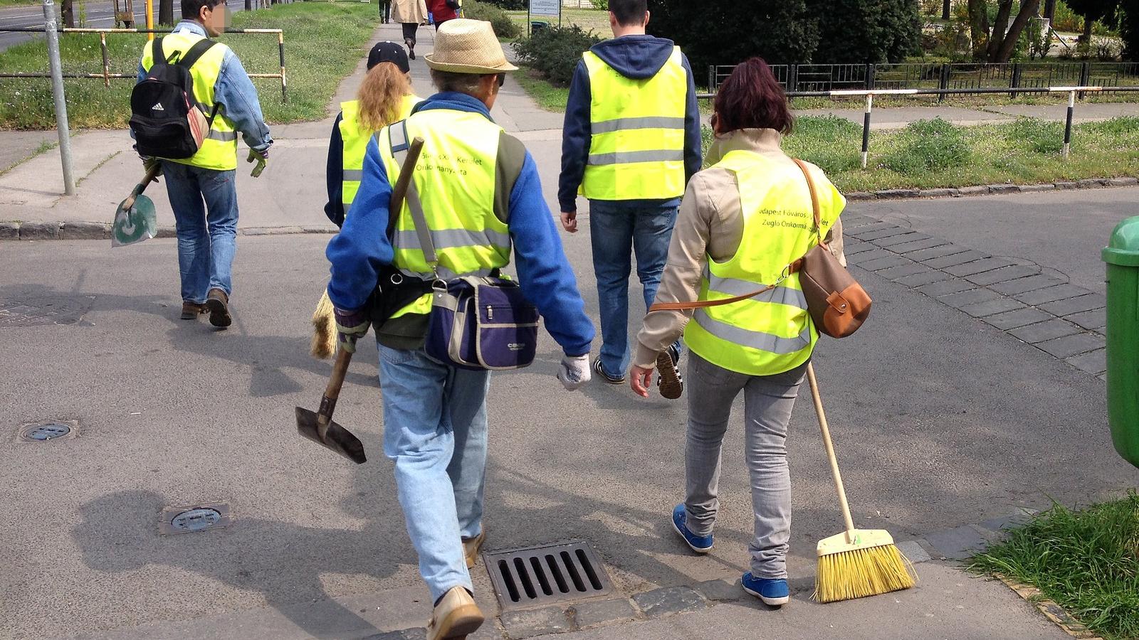 A közfoglalkoztatottak nem a költségvetés bevételeit, hanem kiadásait növelik. Fotó: Szalmás Péter/Népszava