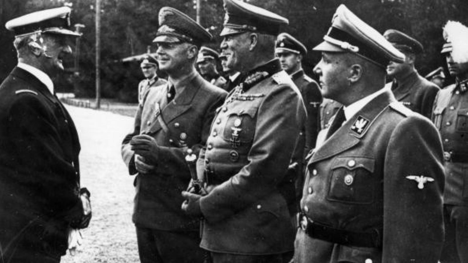 1942. A felvételen Horthy Miklós, Joachim von Ribbentrop, Wilhelm Keitel és  Martin Bormann látható. Fotó:  Keystone/Getty Image