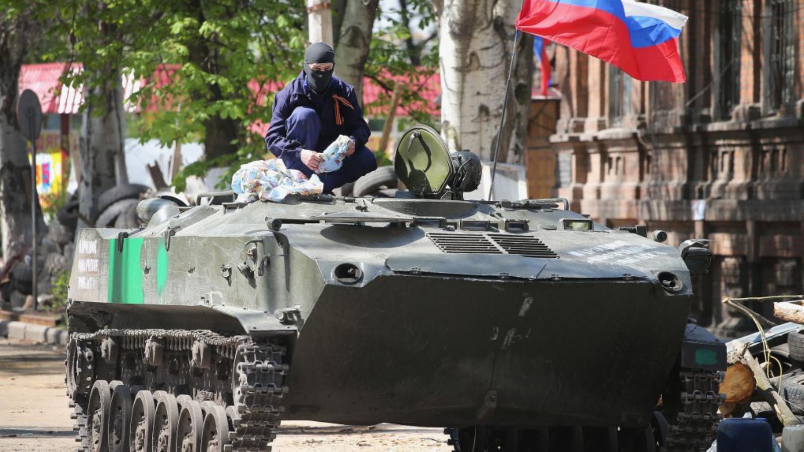 A tankok már hozzátartoznak az oroszbarát fegyveresek által elfoglalt Szlovjanszk mindennapjaihoz FOTÓ: EUROPRESS/GETTY IMAGES/S