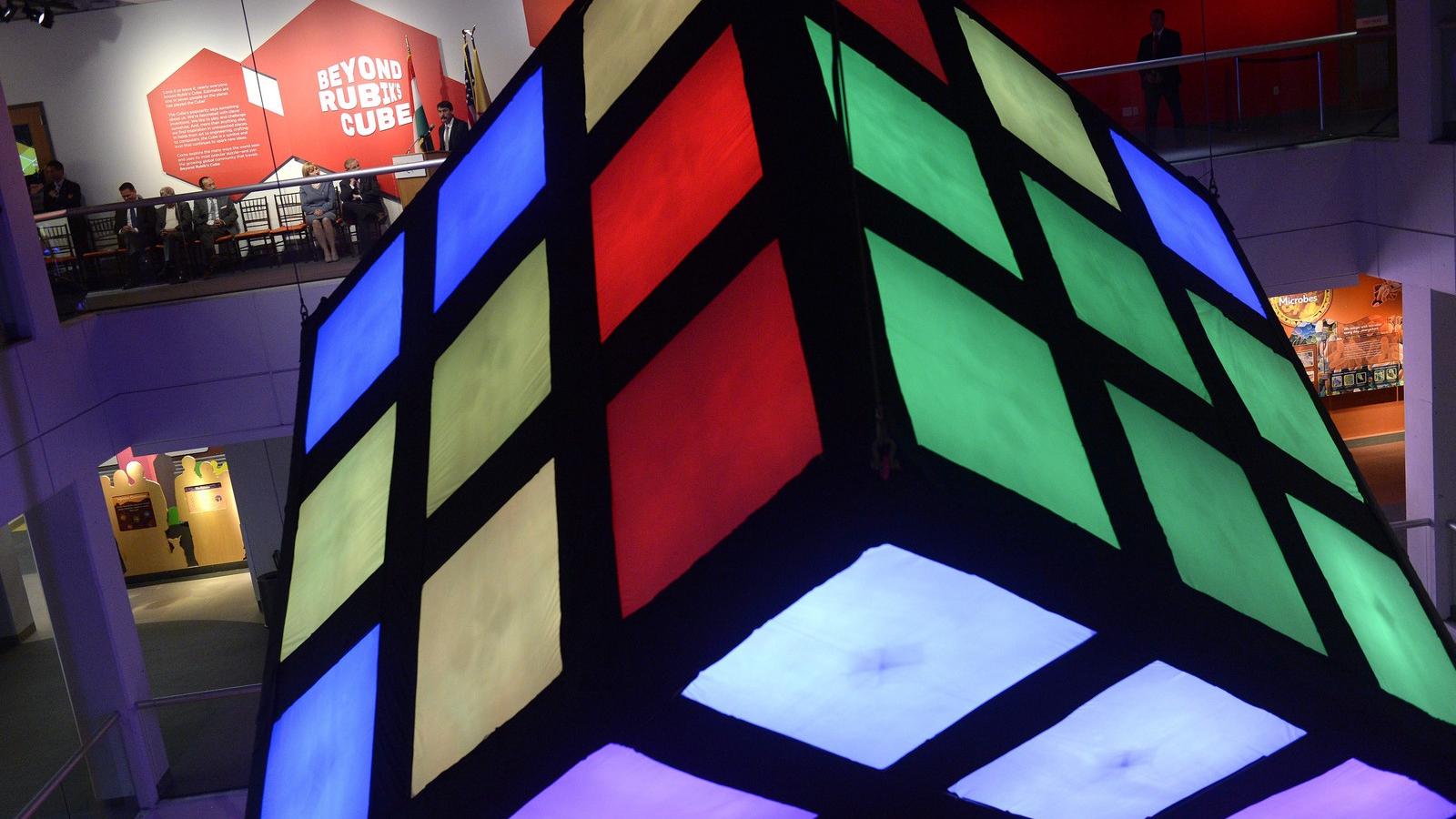 A Beyond Rubik`s Cube (Túl a Rubik-kockán) című kiállítás megnyitója, a Jersey Cityben található Liberty Science Centerben (LSC)