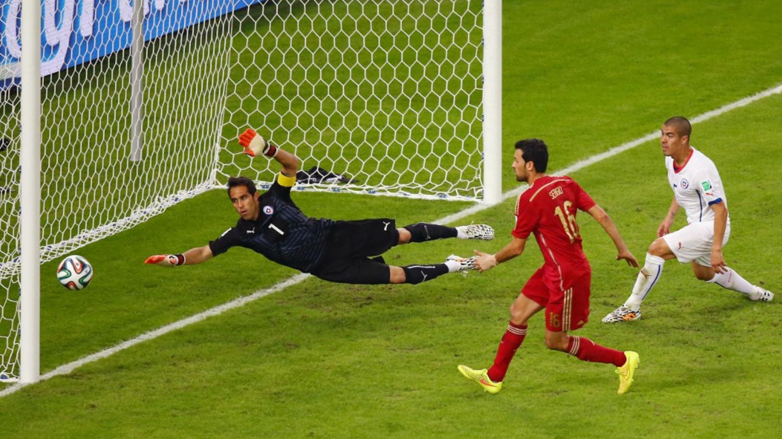 Claudio Bravo parádésan védett FOTÓ: EUROPRESS/GETTY IMAGES/JULIAN FINNEY