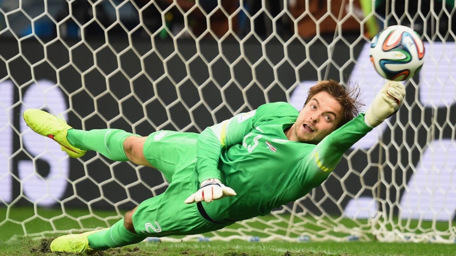 Tim Krul jött, beállt, majd kivédett két büntetőt, és ezzel elődöntőbe juttatta Hollandiát FOTÓ: EUROPRESS/GETTY IMAGES/JAMIE MC