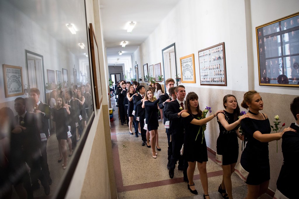 Ballag már a vén diák tovább, tovább... A „nagy év” a diákoknak a felnőtté válás,másoknak a nagy kaszálás éve - FOTÓ: MTI/BALOGH ZOLTÁN