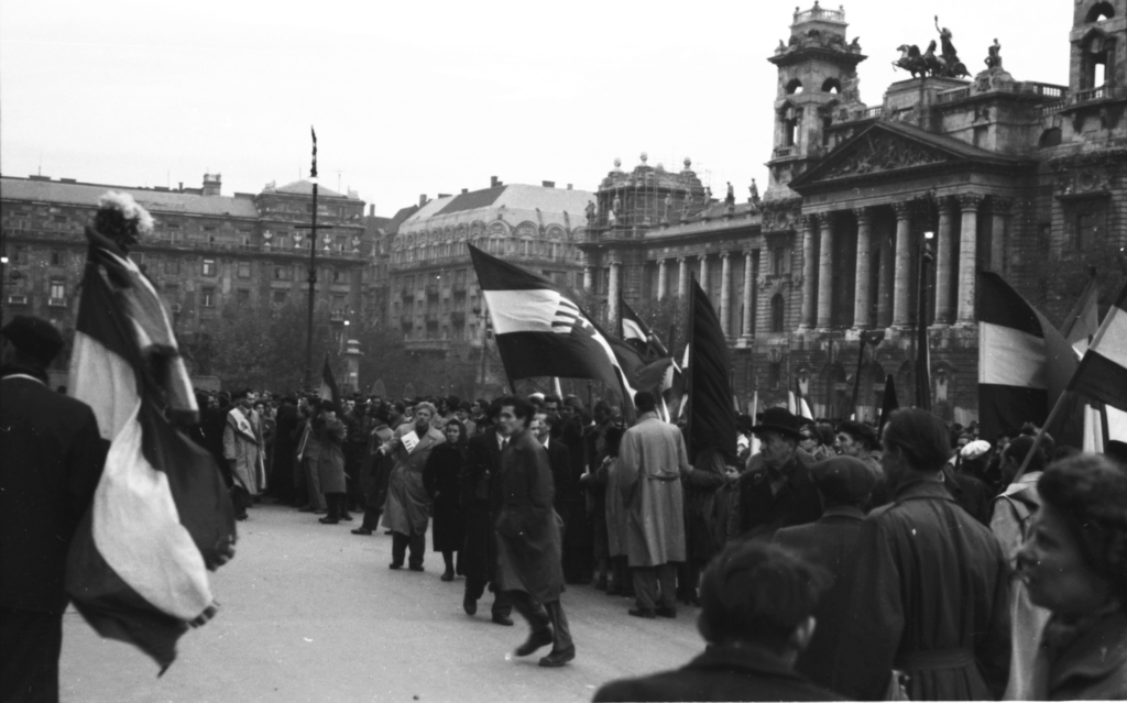 Az 1956 október 25-i mészárlásnak csaknem 100 halálos áldozata volt és mintegy 300-an sebesültek meg. FOTÓ: Fortepan, Berkó Pál