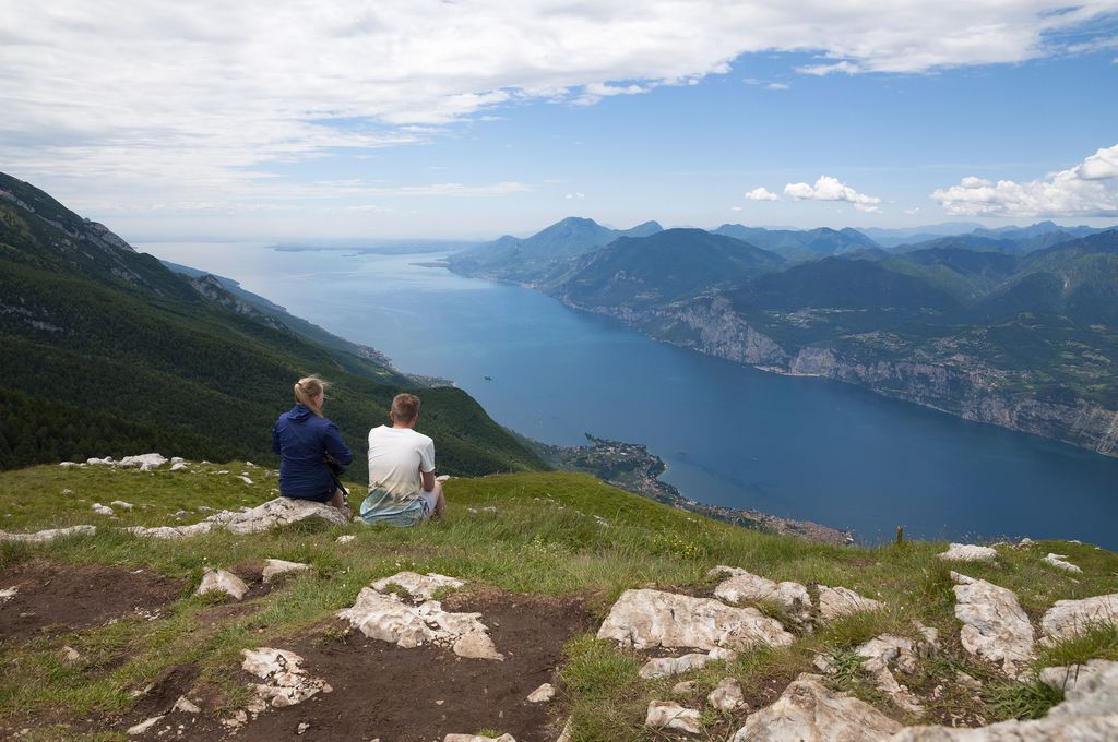 A 2813 méter magas Monte Baldo-hegyre a világon egyedülálló panorámás, forgó üvegfelvonó visz fel