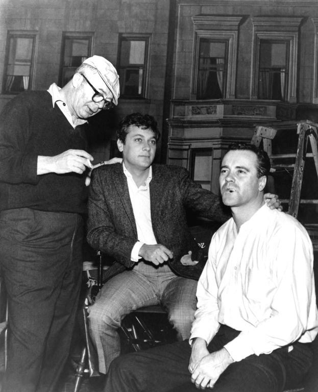 Forgatási szünet, megbeszélés - Billy Wilder, Tony Curtis és Jack Lemmon