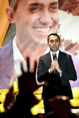 AZ ÖT CSILLAG VEZETOJE, LUIGI DI MAIO - A voksolás óta enyhült EU-ellenességük