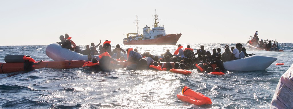 FOTÓ: AFP/LAURIN SCHMID/SOS MEDITERRANEE/DPA