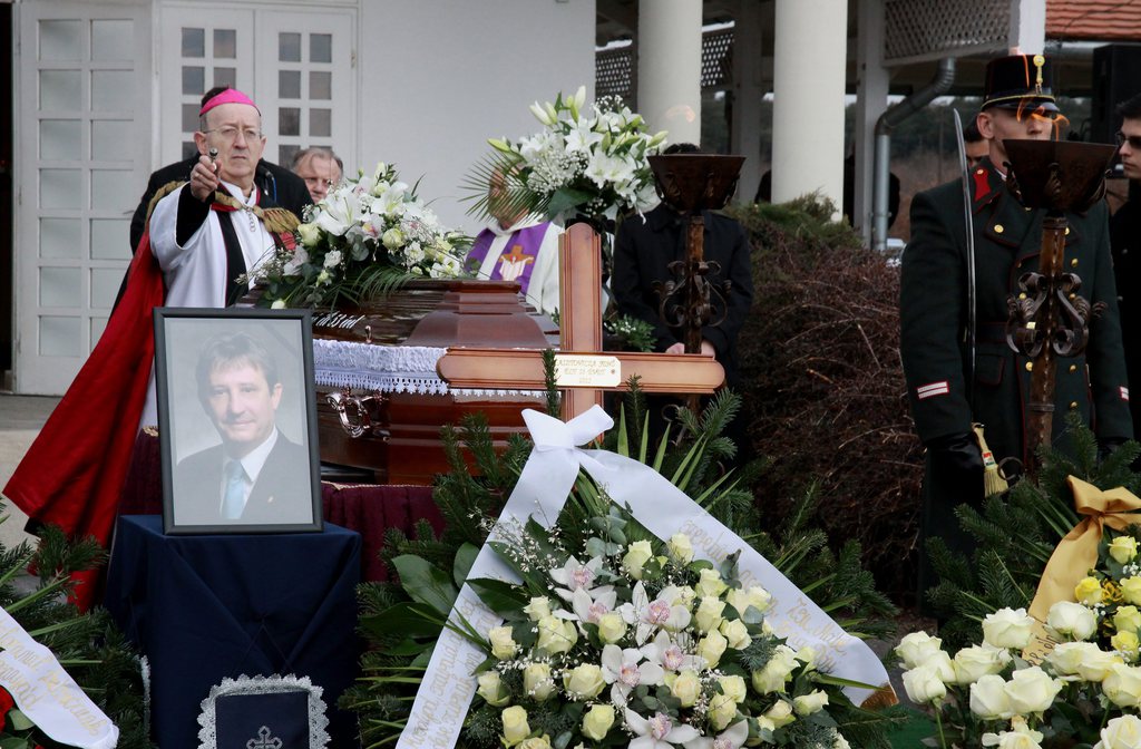 Márfi Gyula veszprémi érsek búcsúszertartást celebrál Lasztovicza Jenő, a Veszprém megyei 3-as választókerület közelmúltban elhunyt Fidesz-KDNP-s országgyűlési képviselőjének temetésén. MTI Fotó: Nagy Lajos