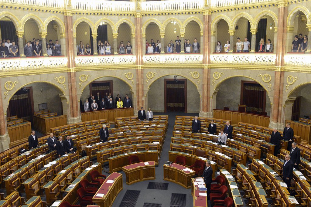 Néma felállással emlékeztek Göncz Árpádra az Országgyűlésben. MTI Fotó: Soós Lajos