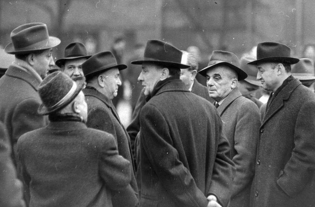 1960 - Középen Kádár János, balra tőle, profilból Németh Károly, a jobb szélen Biszku Béla - Fotó: Fortepan /Angyalföldi Helytörténeti Gyűjtemény