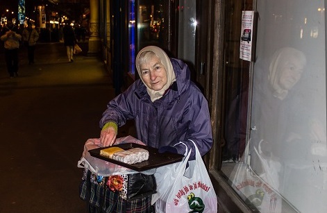 Irénke néni a Nyugatinál - Forrás: Szeretlek, Magyarország